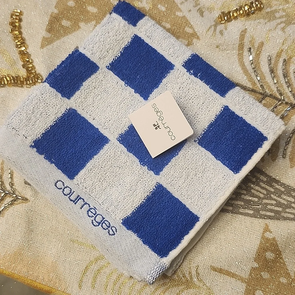 Courregs Blue and White Bath Towel Nwt Checkered